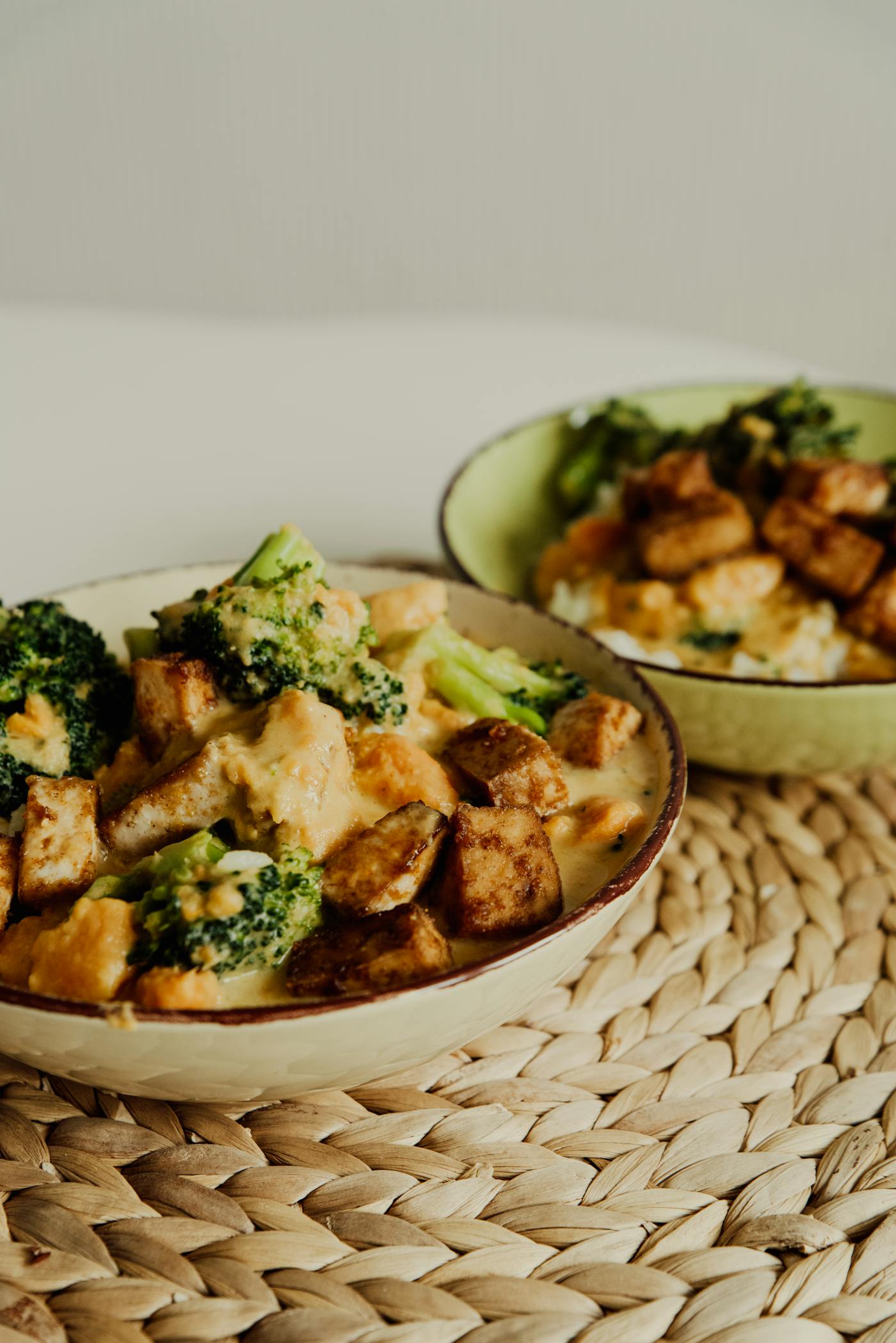 Curry z tofu, brokułem i mleczkiem kokosowym - gotowe danie